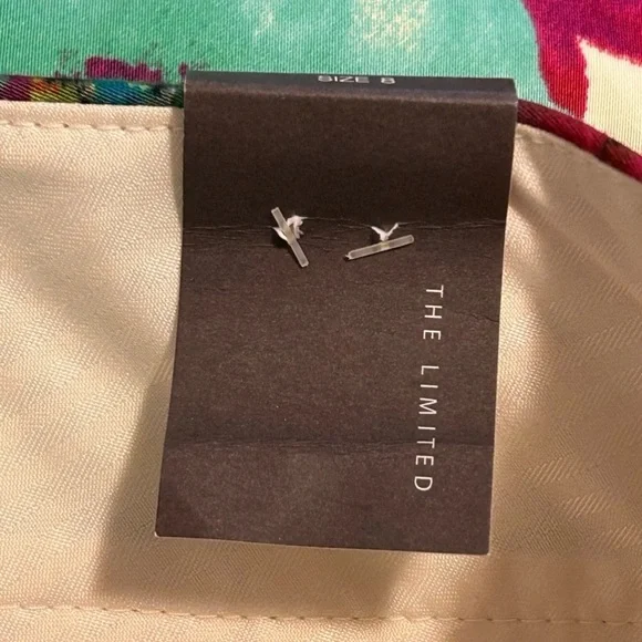 NWT The Limited Drew Fit Floral Shorts - Size 8 - Picture 6 of 8